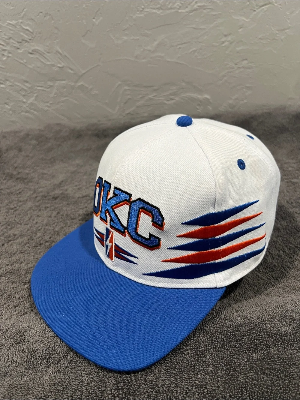 🔥🏀 OKLAHOMA CITY THUNDER NBA OKC Diamond Throwback Snapback Hat Cap - Worn once